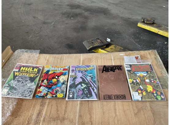 6 Marvel Comic Books- Hulk- Spiderman- Avengers Etc