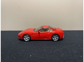 1:43 Hot Wheels Ferrari California W/removable Hardtop