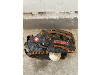 Worth Baseball Glove  2 Baseballs