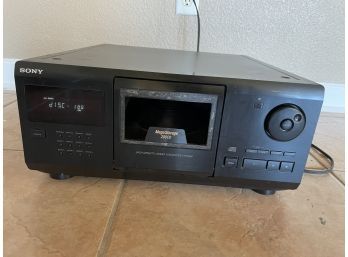 Sony CDP-CX205 Compact Disc Player 200 CD Storage High Density Linear Converter System