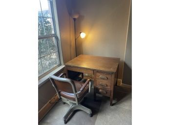 Wooden Desk, Vtg Chair On Wheels, & Floor Lamp