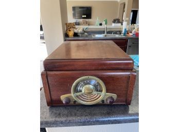 Vtg Wood Zenith Phonograph / Tube Radio - #2-122
