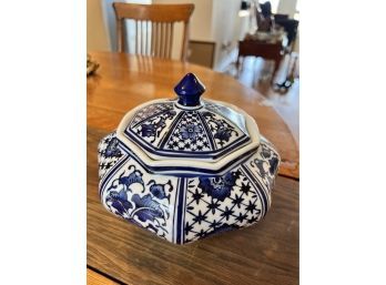 Blue And White Porcelain Pot With Lid