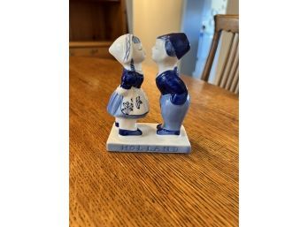 Vintage Delft Hand Painted Holland Blue And White Kissing Couple # E. H. 967