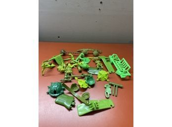 Assorted Action Figure Accessories - TMNT Green