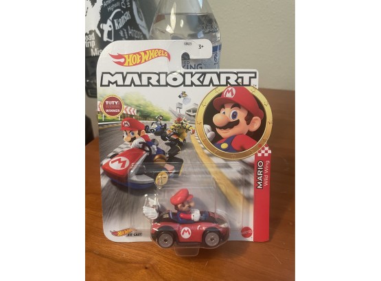 NEW Mario Kart Hot Wheels Mario Wild Wing Cart 1:64 Die Cast Nintendo Cars
