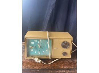VINTAGE RCA RZD 401Y RADIO Alarm Clock- Untested
