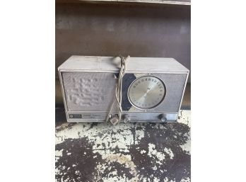 Vintage General Electric Automatic Frequency Control Radio- Untested