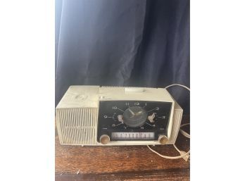 Vintage Mid Century Modern GE Alarm Clock AM Tube Radio- Untested