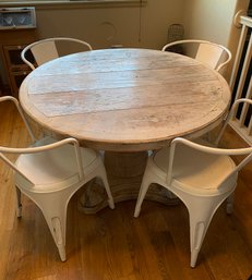 Round Farmhouse Table With 4 Metal Chairs