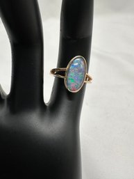 Size 4 14K Gold And Opal Cabachon Ring