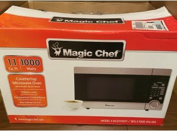 1.1 Cubic Foot Magic Chef Microwave