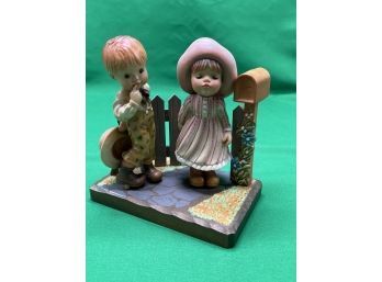 ANRI Wooden Figurine Kiss Me & Little Bashful With Stand
