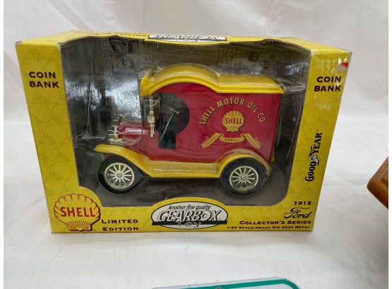 Shell Motor Oil Cast Metal Collector Truck And Regulator Westminster Chiming Clock