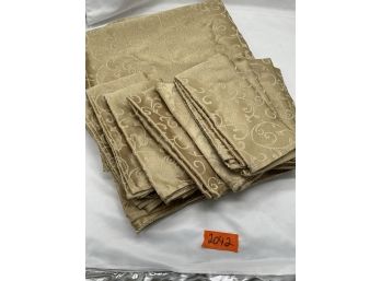 Gold Tablecloth And Napkin Set