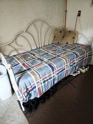 #402 Twin Trundle Day Bed With Bedding -  IN BASEMENT - BRING HELP (1)