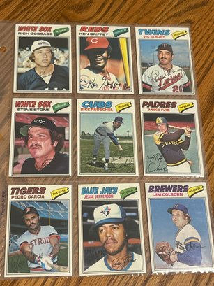 Lot Of (18) Assorted 1977 Topps Baseball Cards