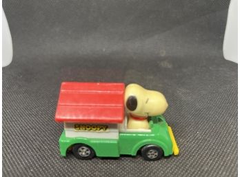 Snoopy Dog House Car