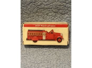1999 The Readers Digest 1939 Ward LaFrance Fire Truck Diecast Collectible