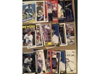 Lot Of (25) HOF Robin Yount Baseball Cards