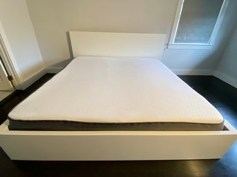 KING Modern White Platform Bed With Casper Mattress