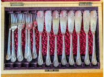 Vintage Stainless Steel Set Of Fish Forks And Knives With Shell Motif In Box