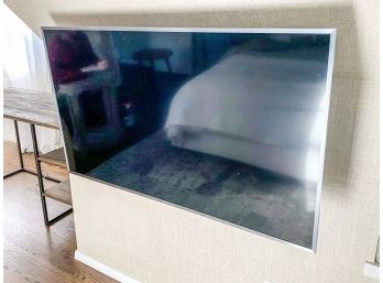 Samsung Flatscreen TV With Remote - 49'