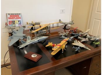 Collection Of 18 Model Airplanes With The Great Book Of Modern Warplanes