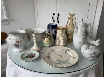 Collection Of 14 Pieces Of Porcelain