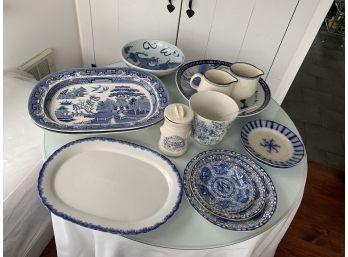Lot Of 14 Pieces Of Blue And White Ceramic Pieces