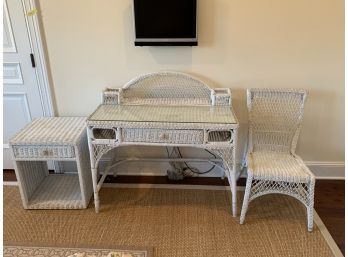 White Wicker Desk With 1 Drawer, Matching Chair And Bedside Table With 1 Drawer
