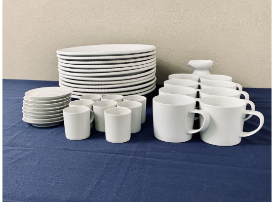 Collection Of White Dishes And Beach House Party Mats (paper)