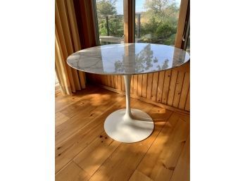 Knoll Eero Saarinen Small Round Table With White Polished Arabescato Top