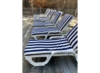Set Of 6 Grosfillex White Resin Lounge Chairs On Wheels With Navy And White Cushions