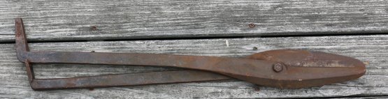Unknown Type Antique Shearing Tool - 31'