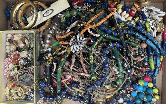 Large Lot Vintage Costume Jewelry, Necklaces, Earrings, Bracelets, & More  #6288