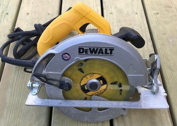DEWALT 7-1/4' Electric Circular Saw In Zippered Case, Gently Used, Serial No. 042995
