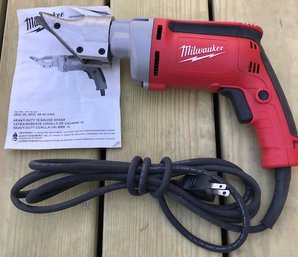 MILWAUKEE 18 Gague Contractor Grade Metal Sear In Zippered Case, Gently Used