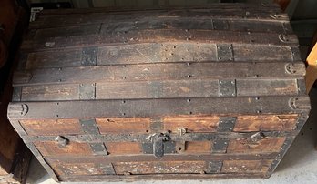 Nice, Well Preserved Wooden Steamer Trunk, 30' X 22' X 24'