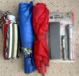 Lot Of 3 Small Pocket Book Umbrellas And A New Unopened MagLite Flashlight With Batteries & Case