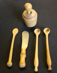 Vintage 5 Pcs Lot Of Treenware - 1-Butter Mold, 2 Salt Or Condiment Spoons & 2-Spreaders