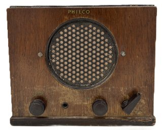 Vintage PHILCO Tabler Top Radio In Wooden Case