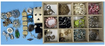 Large Quantity Lot Of Vintage Costume Jewelry, Pins, Brooches, Earrings, Necklaces & Sweater Clips