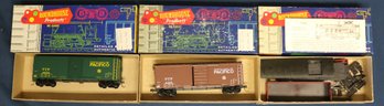 Lot Of Three HO Scale: 2 Freight Cars And One Unassembled Caboose Kit - Boxes Are Roundhouse Products