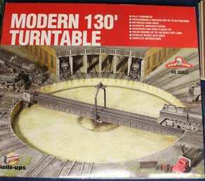 Walthers Company HO Scale Modern 130' Turntable For Advanced Model Railroad Layout