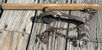 Vintage Oneida Victor Small Hunter's Trap, With Chain & Stake, 8.25'L