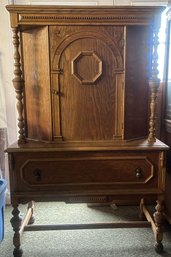 Vintage Single Door William & Mary Style Oak China Cabinet On Turned Legs With Stretcher, 37.5' X 17.5' X 63'