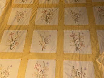 Vintage Hand Made Hand Sewn Coverlet & 4 Decorative Shams, White With Yellow Boarders And Lilies 83' X 93'
