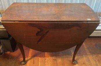 Oval Drop Leaf Gate Leg Table With Queen Anne Pad Footed Legs, 39' X 19.5' X 28.5'H (Open 52' Oval)