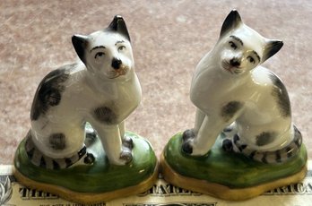 Miniature Vintage Pair Opposing Staffordshire Style Cats, 2.5'H
